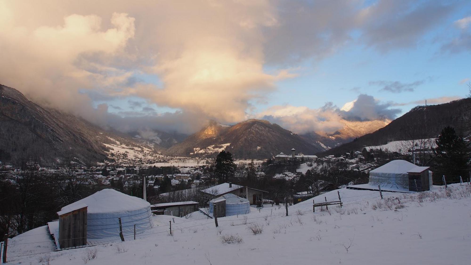 Yourtes Olachat Proche Annecy Faverges Exterior photo